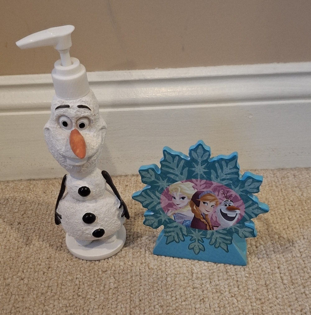 Disney Frozen Olaf Soap Pump & Frozen Toothbush Holder